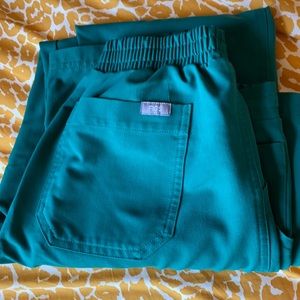 HUNTER GREEN FIGS PANTS